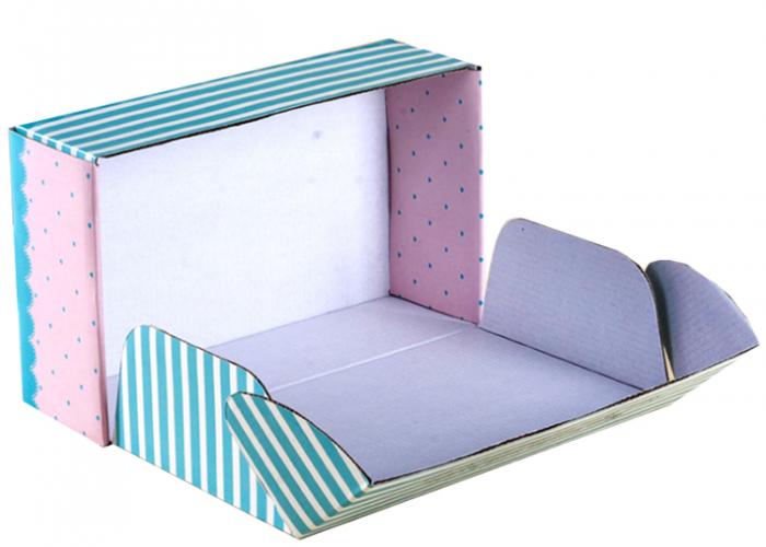 最好的瓦楞紙笛紙印刷運(yùn)輸郵件收集盒設(shè)計為化妝品包裝訂閱